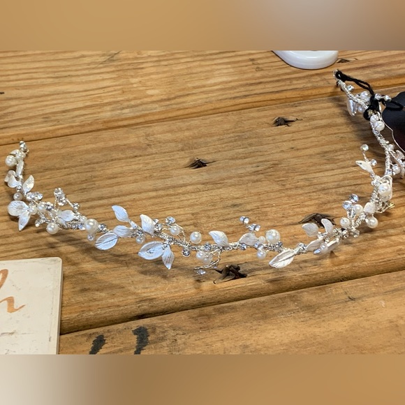 EnVogue Bridal Hairpiece - Picture 1 of 5